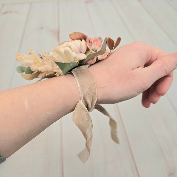 NIB Faux Flower Wrist Corsage Dusty Rose Blush Pink - Picture 2 of 7
